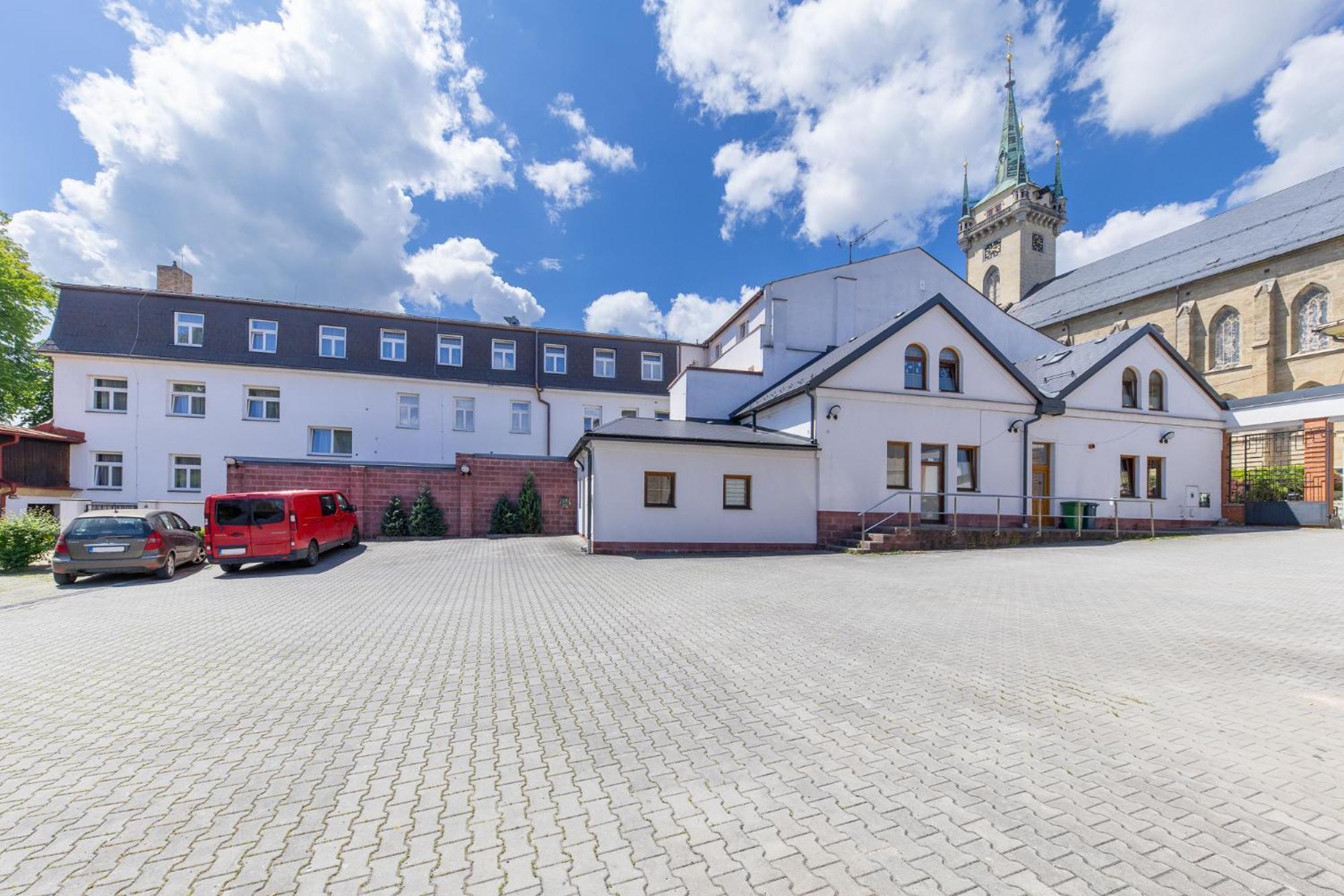 Hotel Pivovar Polička Exteriör bild